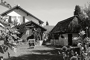 Heimeliges Einfamilienhaus mit grossem Umschwung und Gartenhaus