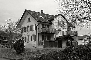 Zweifamilienhaus mit 6 1/2- und 3 1/2-Zimmerwohnung